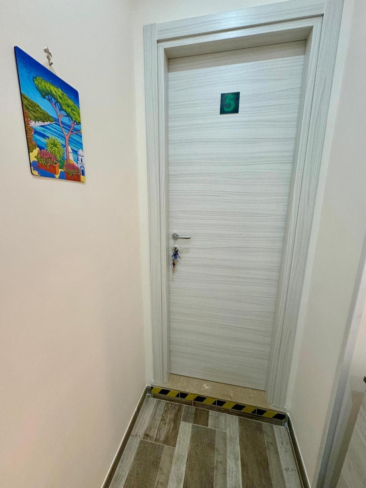 ホテル Punto House Ferrovia ナポリ エクステリア 写真